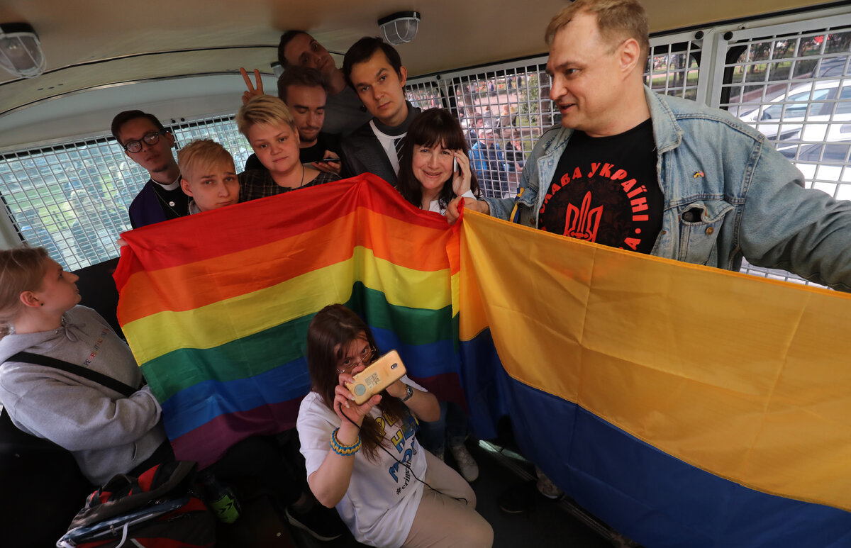 Митингующих взяли в заложники. XXI век. В России нельзя выйти на улицу с пикетом. 
