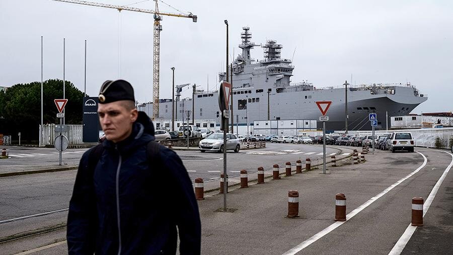 Десантный вертолетоносный корабль типа «Мистраль» на судостроительном заводе в городе Сен-Назер, 2014 год. Фото: РИА Новости/Григорий Сысоев