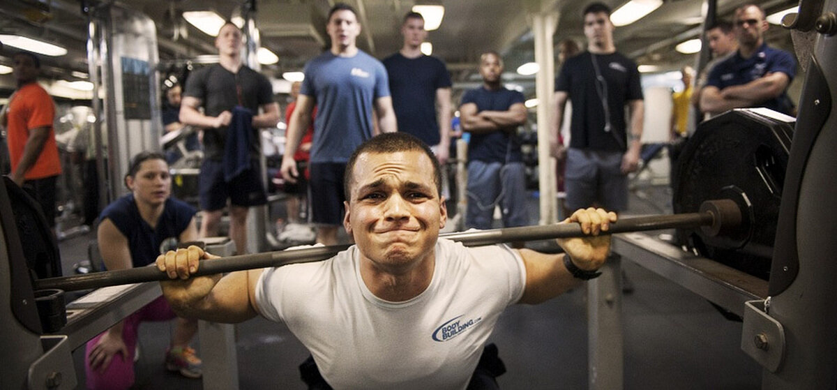 Все смотрят, как ты потеешь 