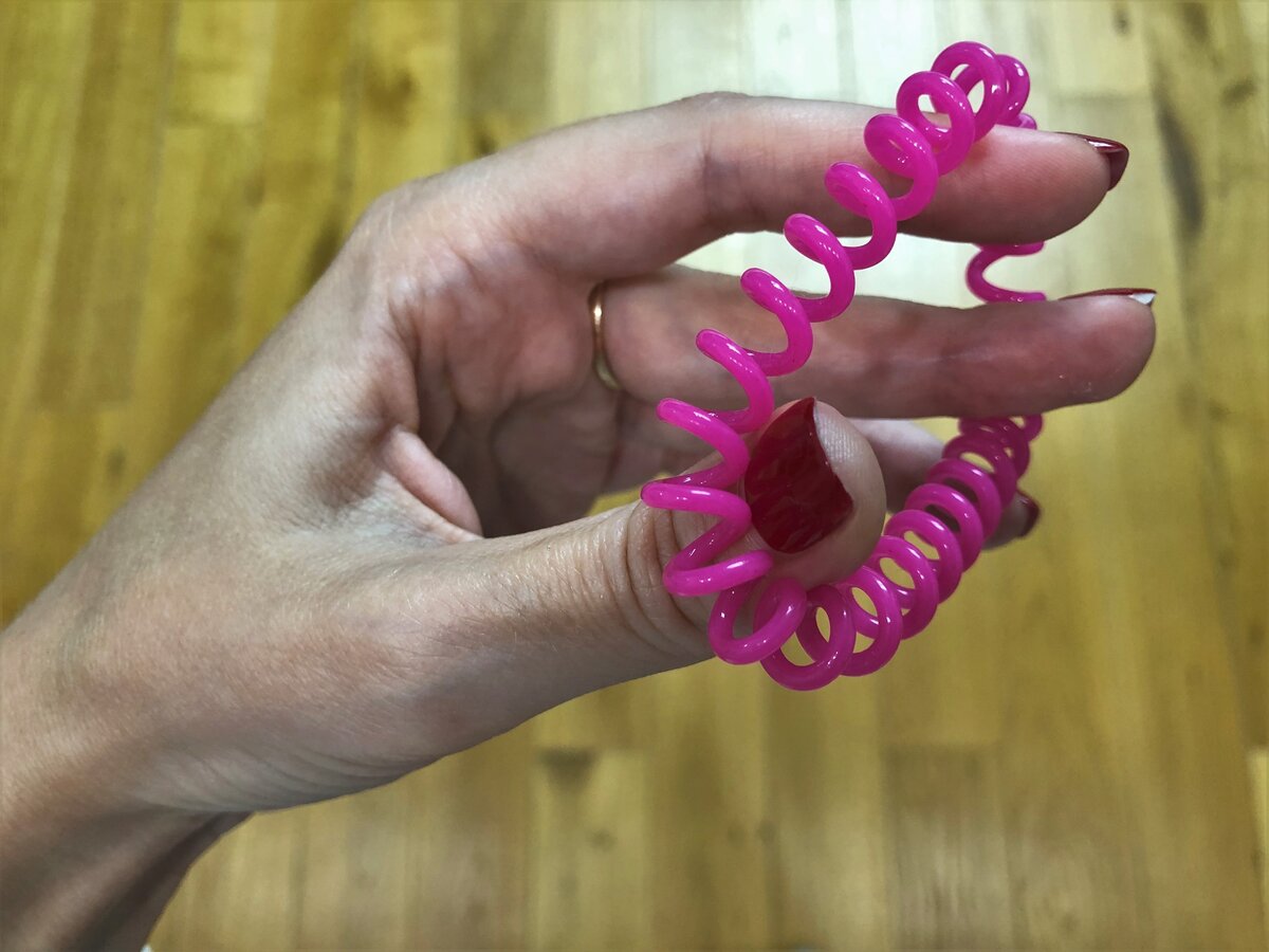 Моя резинка Invisibobble. Надела пару раз, больше не ношу по причинам, описанным в статье