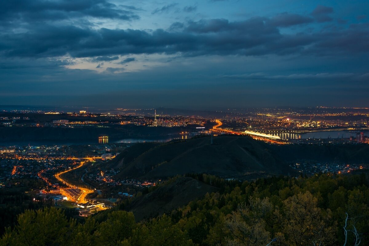 Покровская гора Красноярск ночью