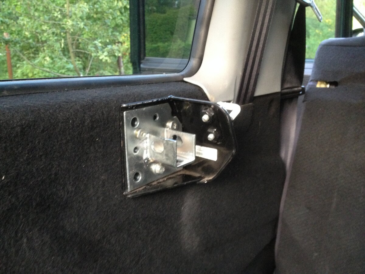 Без сварки, Крепеж к заводским креплениям.