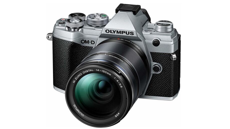 Olympus OM-D E-M5 III с объективом M.Zuiko Digital ED 14-150mm F4.0-5.6 II
