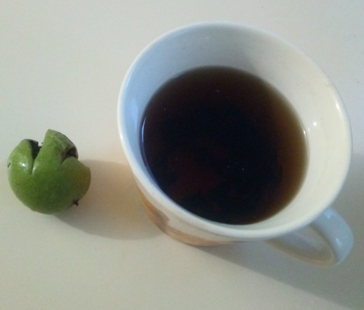 Чай из кожуры грецкого ореха. Фото автора.