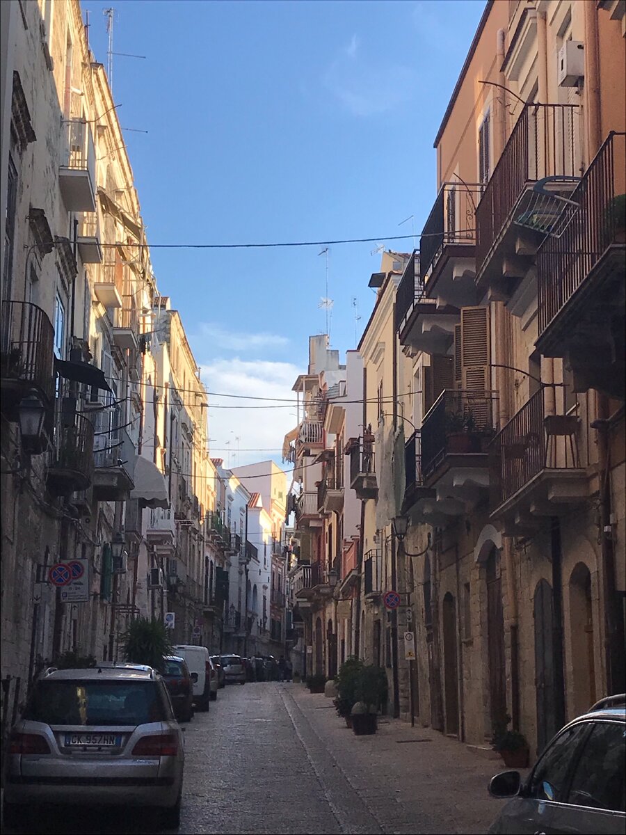 Улица в городе Барлетта.