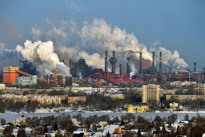 Население - 350 000 человек.