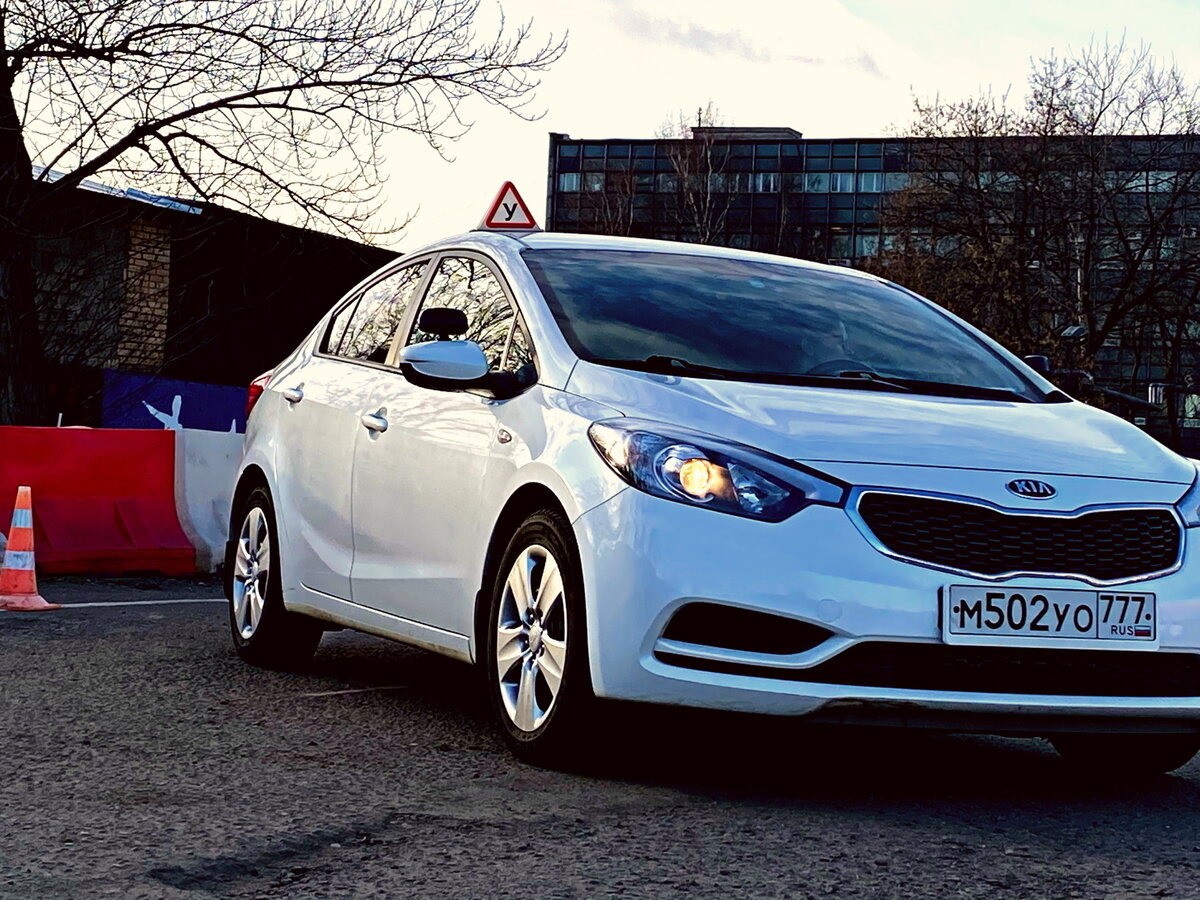 Учебный автомобиль автошколы АСБ