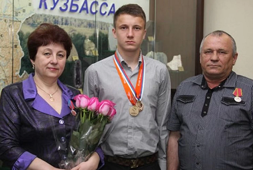 Александр Головин с родителями