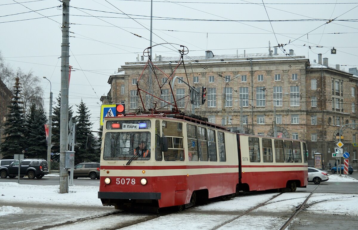 ЛВС-86К №5078 поворачивает с проспекта Энгельса на проспект Испытателей, 28.01.2020