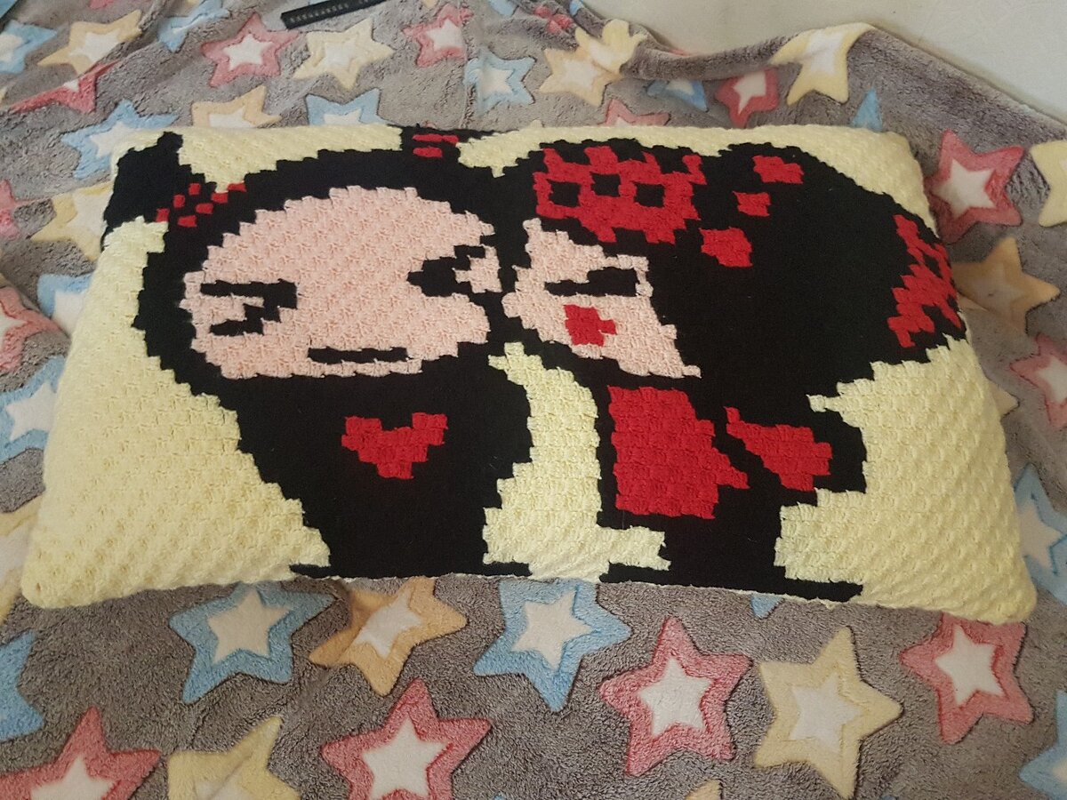 Автор: Наталья Елисеева. Размер подушки 80*50 