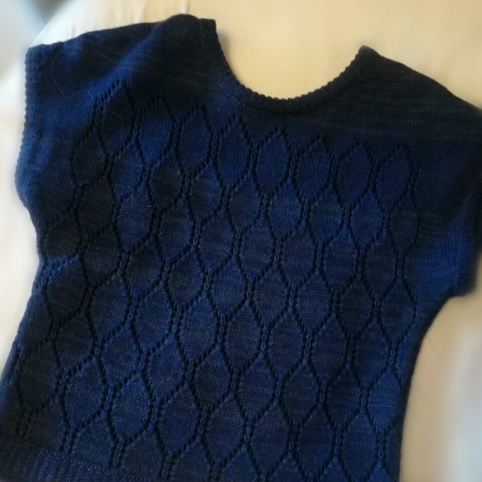 Жилет на вязальной машине (ручная деккеровка)