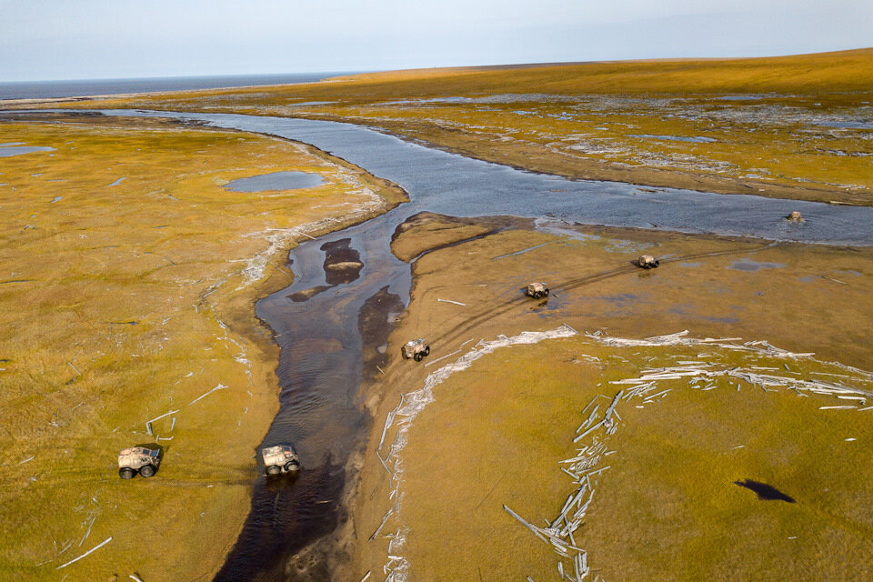 Река устье дельта лена. Река лена впадает в море лаптевых. Впадение лены в море лаптевых. Река впадающая в море лаптевых. Низовье реки лена.