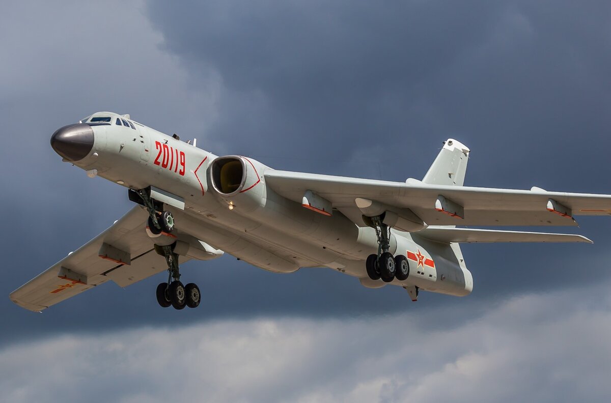 Стратегический бомбардировщик Xian H-6. Источник: https://vk.com/oruzhie_tekhnika_armiya