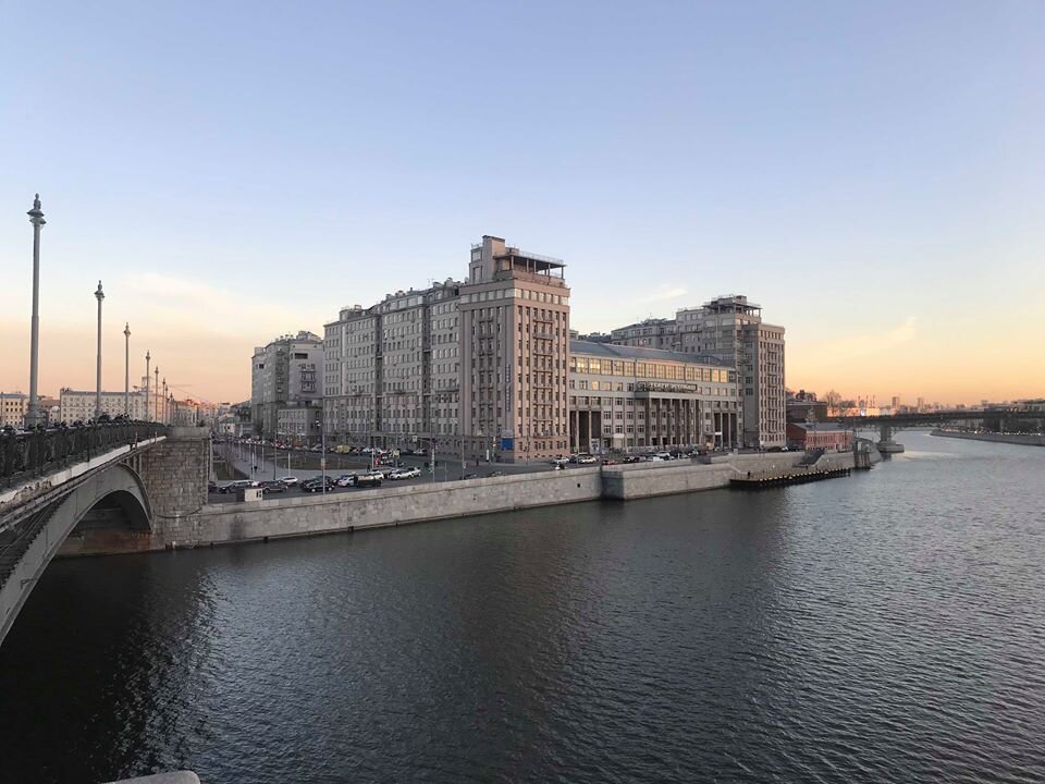 Дом на набережной. Фото Светланы Растебиной.