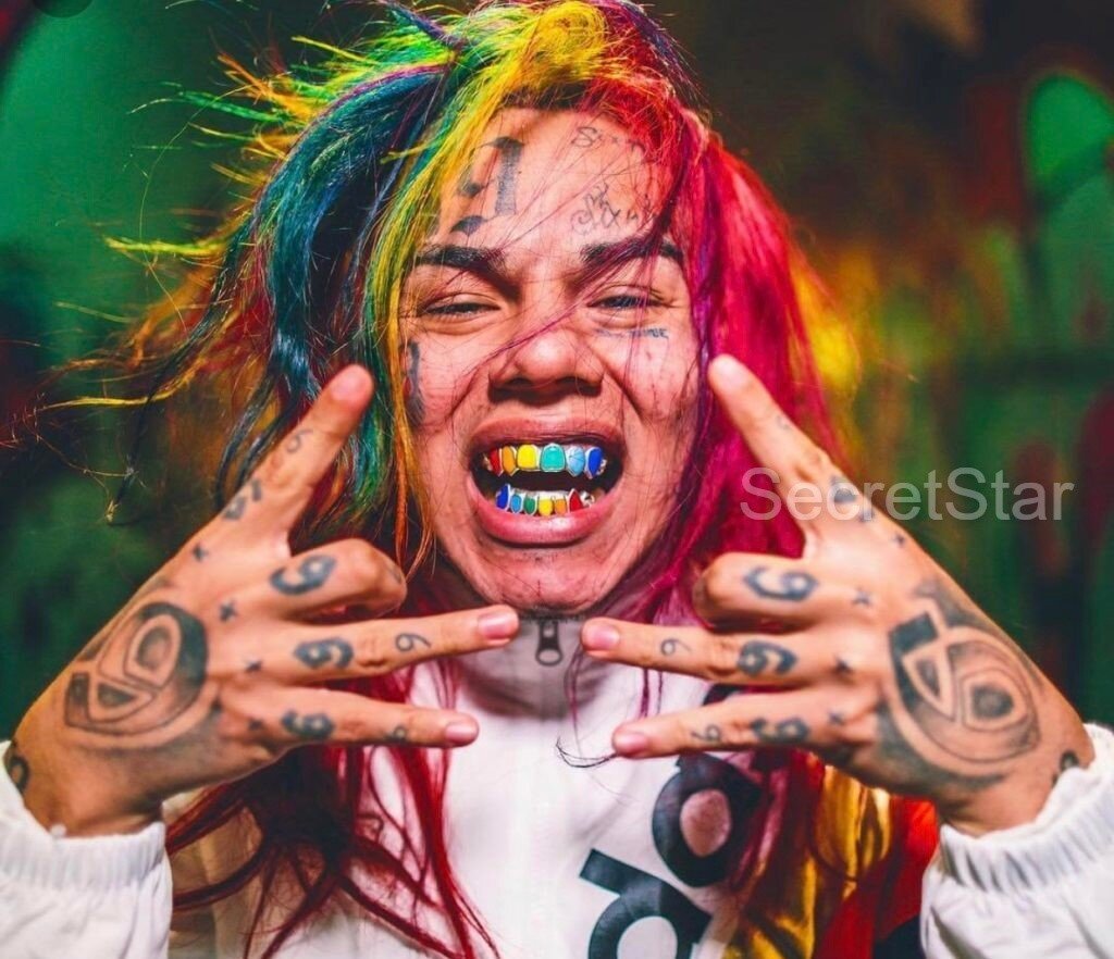 Крайне неординарный образ известного репера