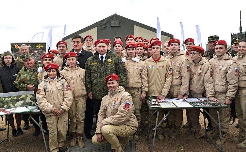 Путин и юнармия