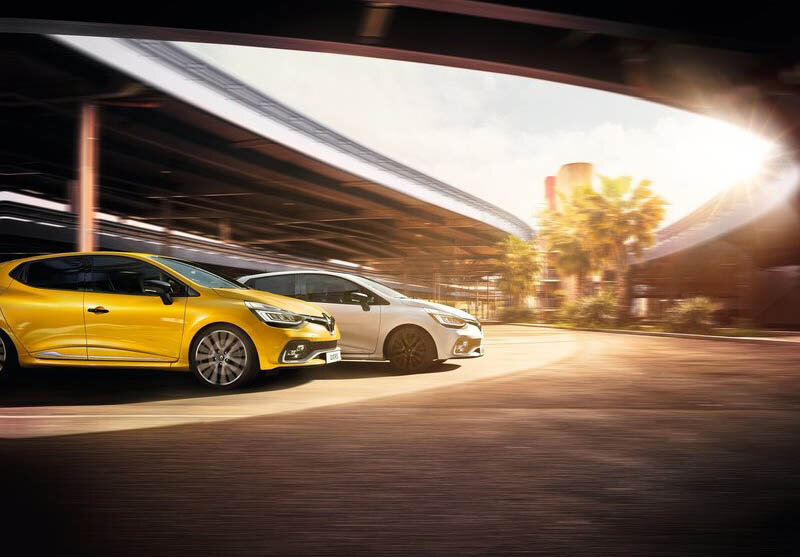 У меня в руках — одна из самых горячих тачек, выпущенных в 2017 году.