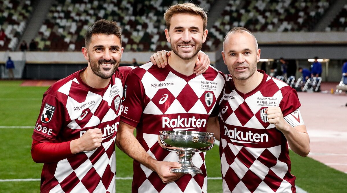 Наш герой слева на фото