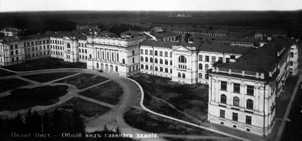 Главное здание. Фото с сайта https://www.spbstu.ru/