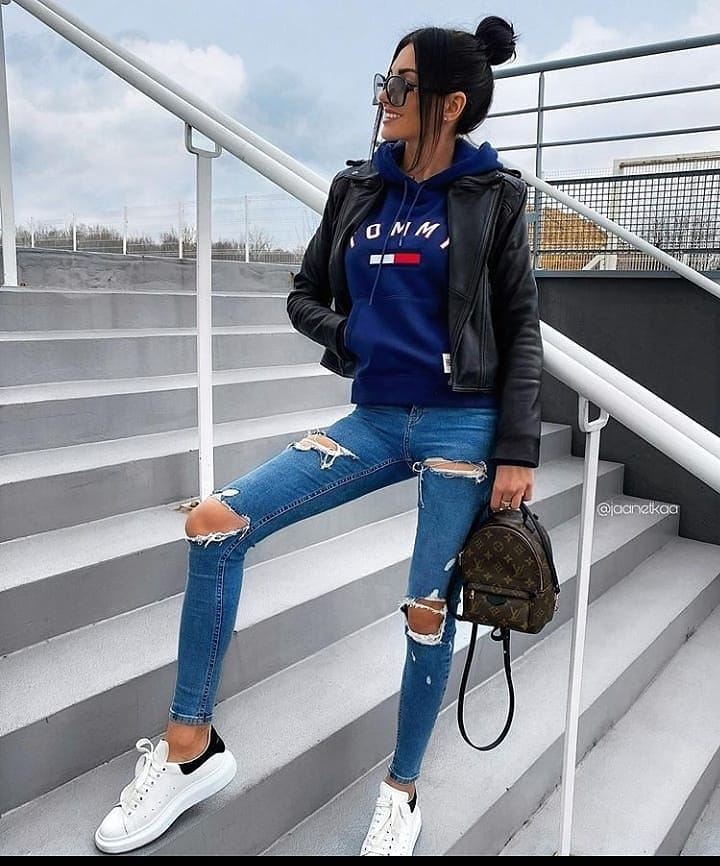 Если использование этой фотографии нарушает Ваши права  - сообщите, я ее уберу.