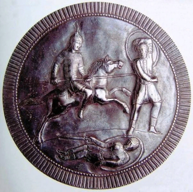 Серебряное блюдо из Изола-Рицца (Италия). VI век. Всадник, судя по всему, византийский катафрактарий.