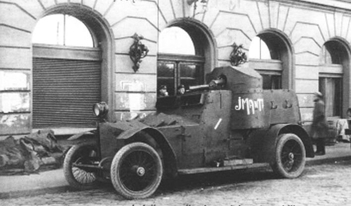 4 июля 1941 года в районе латвийского города Лиепны 36-я моторизованная дивизия Вермахта, отрезая пути отхода 181-й дивизии РККА столкнулась с подразделением бронированных машин Красной Армии.-2