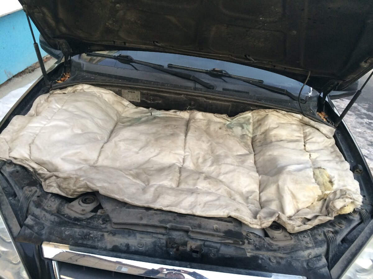 Автоодеяло, служит 6 лет. Над аккумулятором его подъело парами электролита.