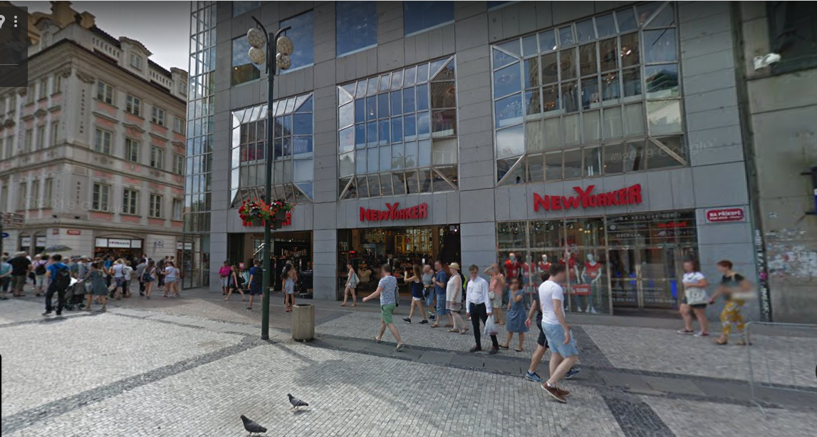 Улица На Пршикопе — в дальнем конце здания видна улица На Мустеку — фото автора