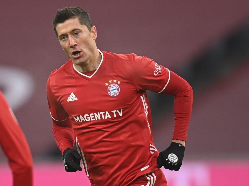 И стал третьим человеком, которому удалось забить 250 голов в Бундеслиги.