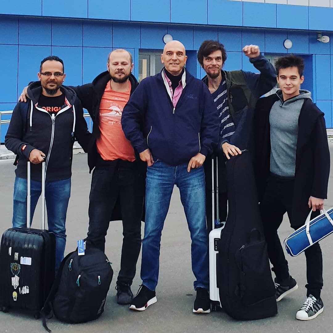 Музыкант написал множество песен, ставших хитами и полюбившихся миллионам 