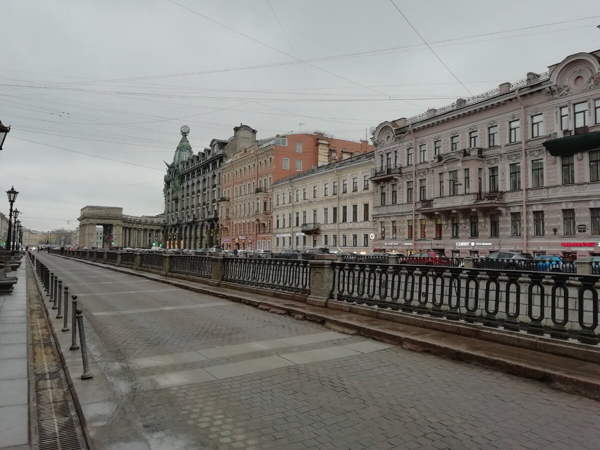 Петербург листья осень. Осень в питере набережная. Аквилон leaves. Золотая осень в спб петроградка. Leaf петербург.
