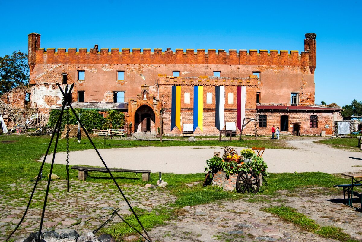Замок Шаакен, ок. 1328. Калининградская обл., Гурьевский р-н, п. Некрасово. Фото: kldtur.ru  