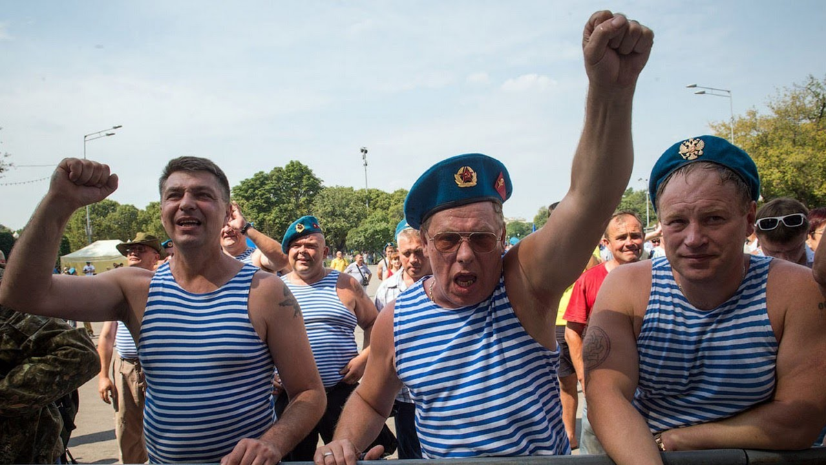 Русские всем миром признаны некрасивыми. Непропорциональные лица, узкие губы, широкие и большие носы. 