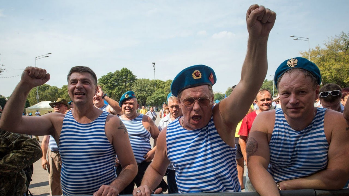 Вдвшник. Пьяные десантники. ВДВ. Пьяные десантники на день ВДВ. С днем ВДВ.