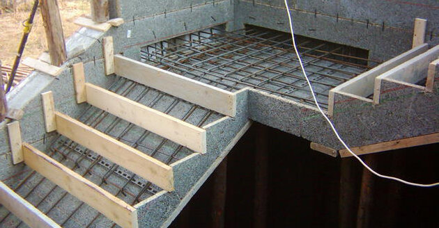 Монолитные лестницы из бетона (62 фото)
