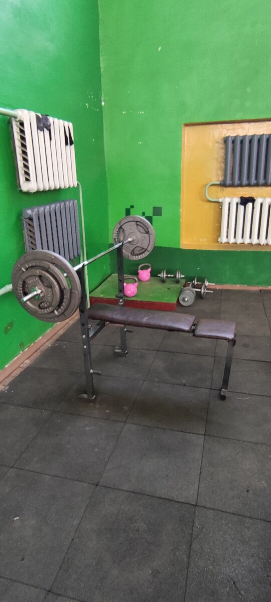 Вот так выглядел спортивный уголок.