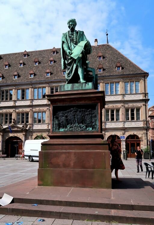 Смотрим на достопримечательности исторического центра Страсбурга 