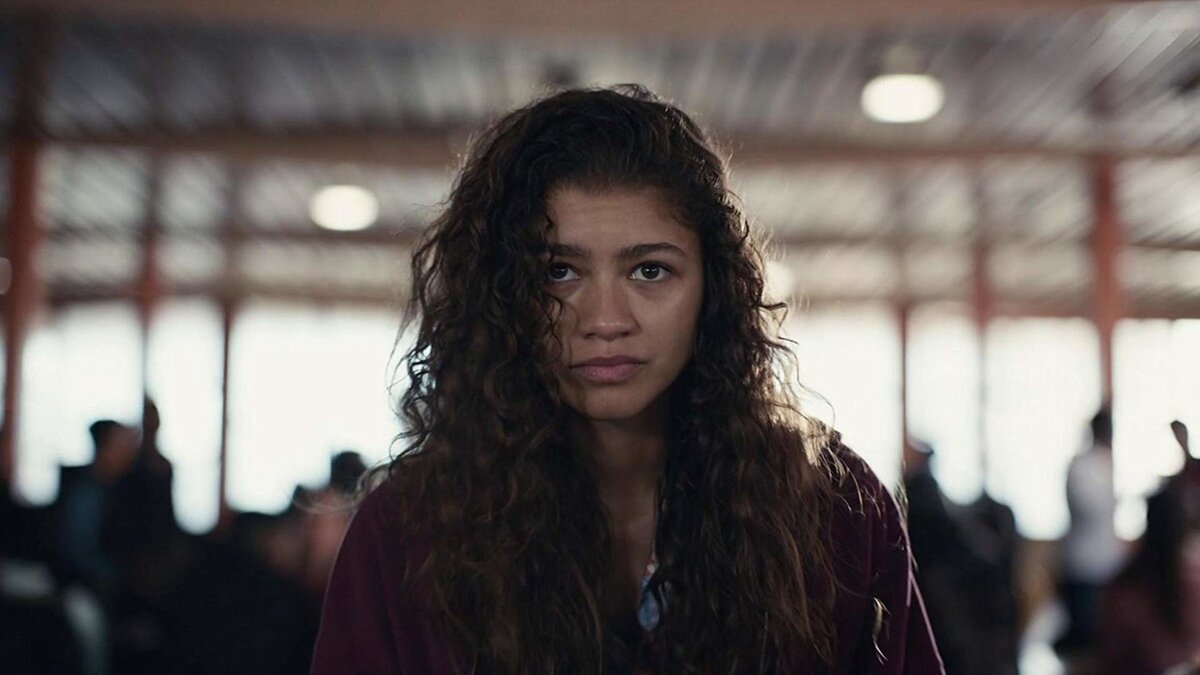 Главных героев сериала так качает, что кажется, они скоро "упадут и разобьются"