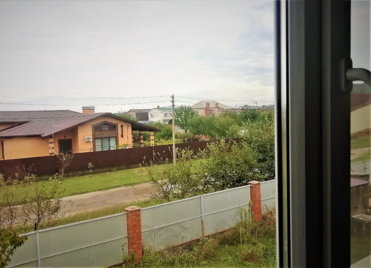 Случайно сделала террасу в восточной части дома. Повторили все соседи ...