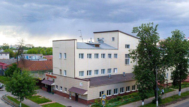 Баня в виде трактора. Раздевалки размещались в «гусеницах». Фото: twitter.com