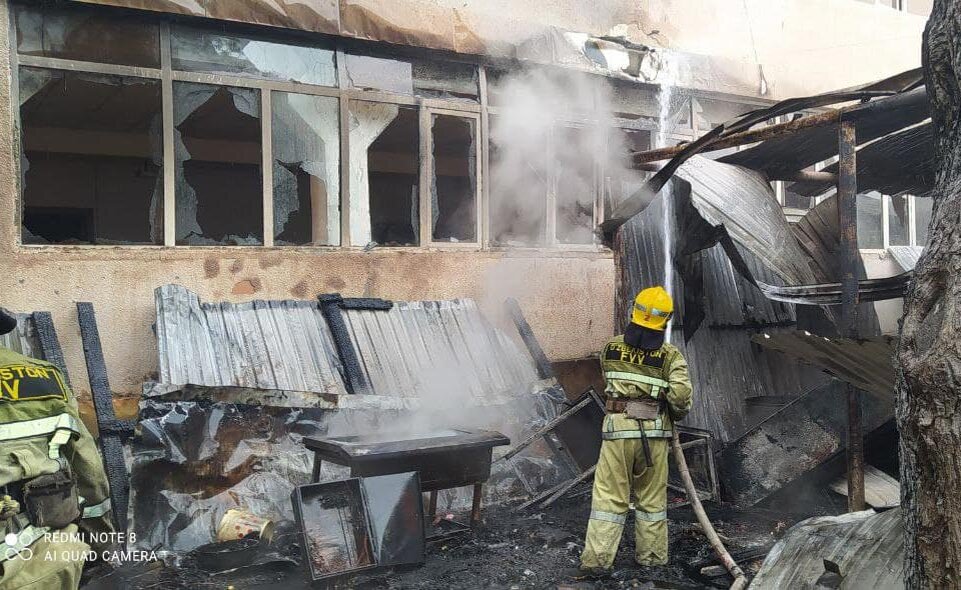 Новости 30 октября. Пожар в столовой Баошэн Китай. Пожар с столовое. Пожар в Юледуре 31 октября. Видео пожар Ташкент кары Ниязова 18 августа