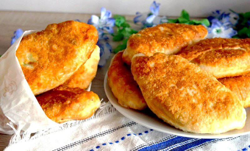 Самые вкусные пирожки по бабушкиному рецепту. Хрустящая корочка и нежная начинка не оставит равнодушным ни одного члена семьи!