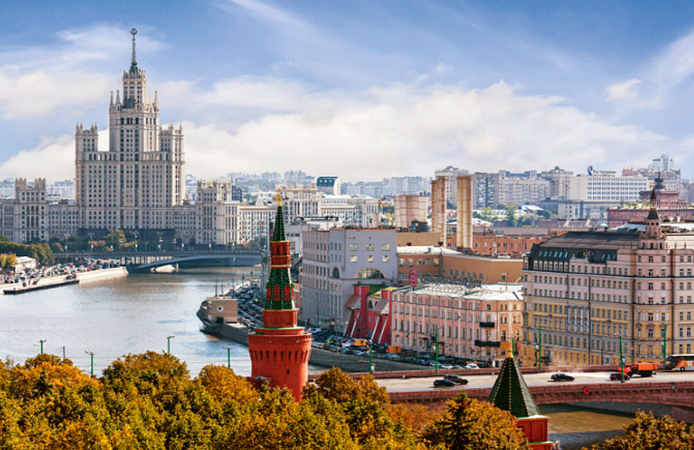 Московский кремль достояние россии. Мост крымский мост в москве. Объекты культурного наследия россии кремль и красная площадь. Речные прогулки устьинский мост. Йошкар ола центр.