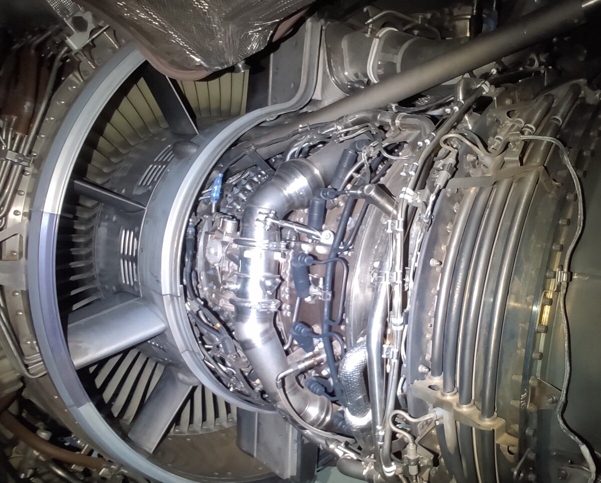 Двигатель SaM-146