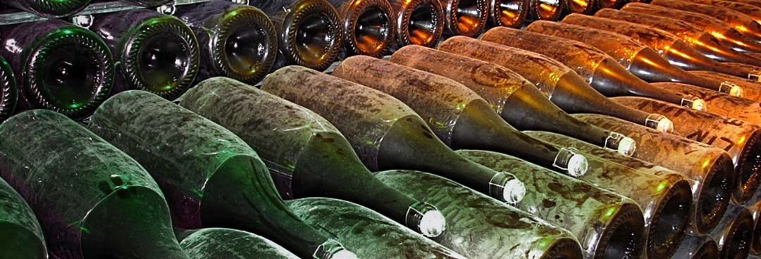 Хранение вина. Как хранить шампанское в бутылках дома. Вино и шампанское бутылки. Хранение вина и шампанского. Хранить шампанское.