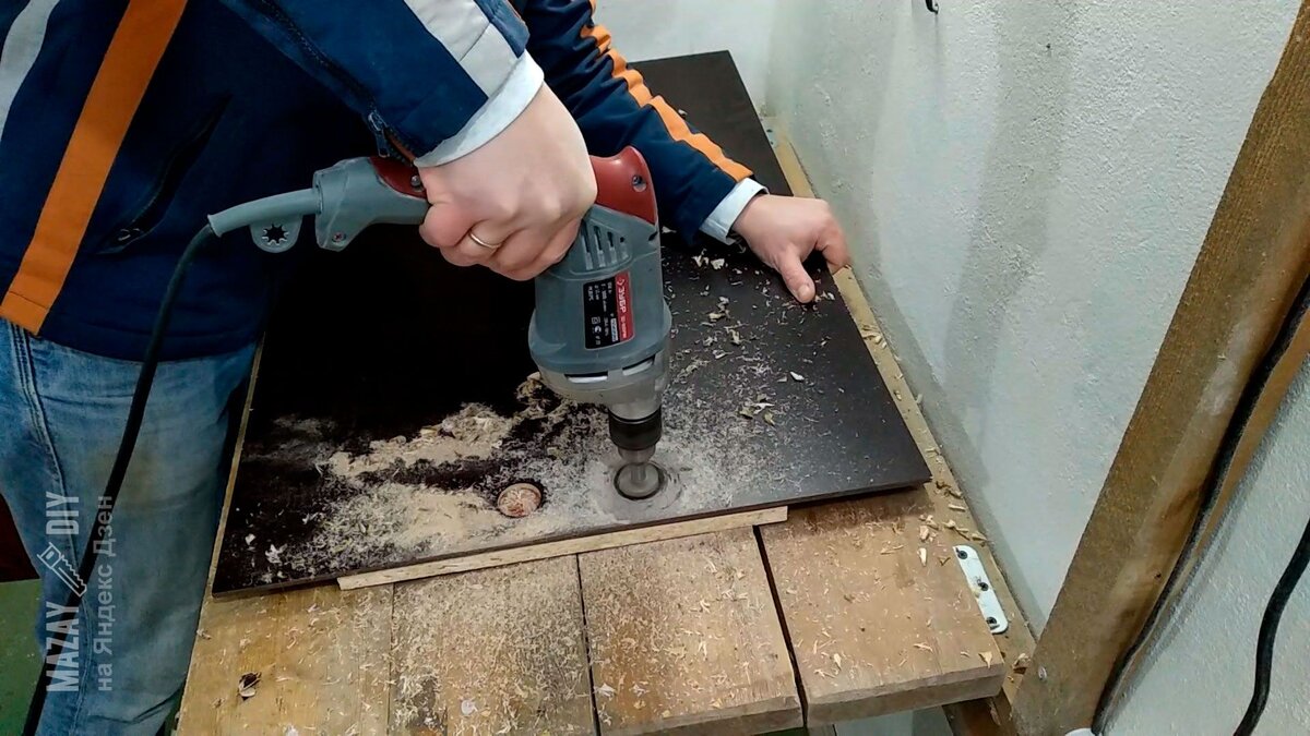 Выполнение второго отверстия диаметром 22 мм