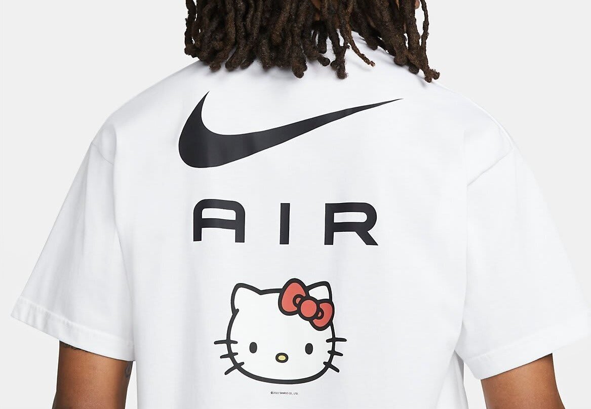 Nike hello kitty. Nike x hello Kitty футболка. Nike x hello Kitty 2022. Коллаборация Nike КИБ. Новая коллекция найк Хеллоу Китти.