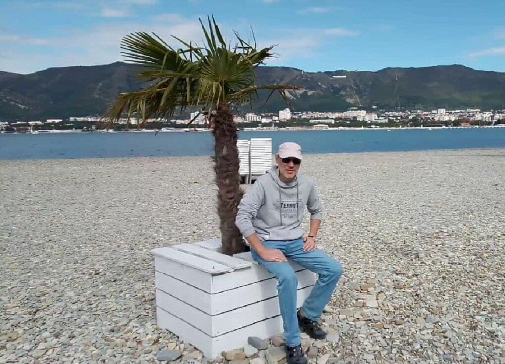 Михаил Лекс, автор рассказа и канала, Геленджик, пляж Сады морей, Чёрное море