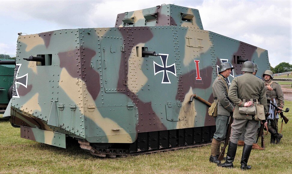 Первые танки германии. Sturmpanzerwagen a7v. A7v против mark5. Немецкий танк первой мировой а7v. A7v Sturmpanzerwagen a7v.