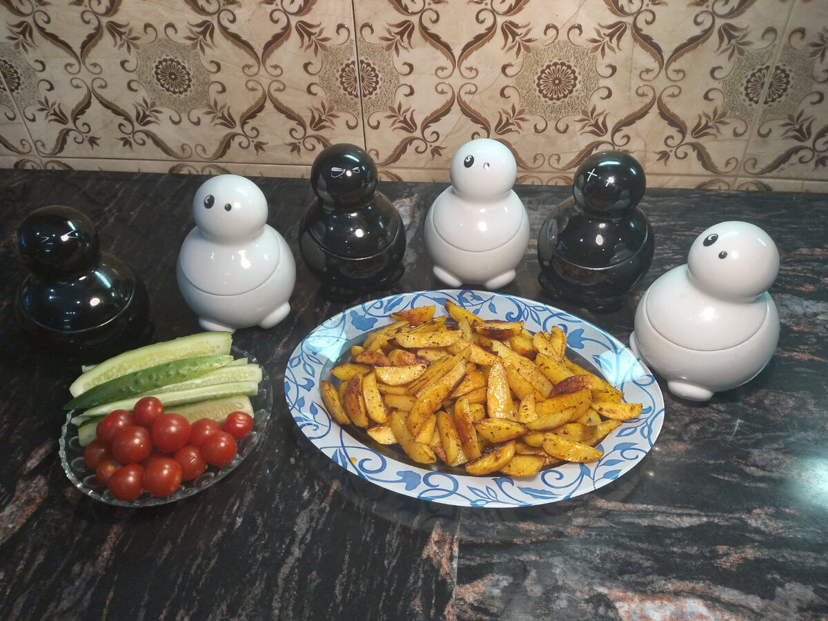 Картофель по-деревенски.